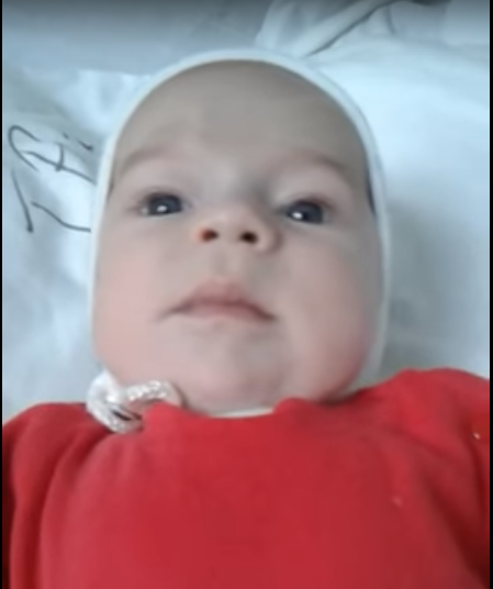 Un bebeluș de numai 3 luni are nevoie urgentă de bani pentru a avea o șansă la viață