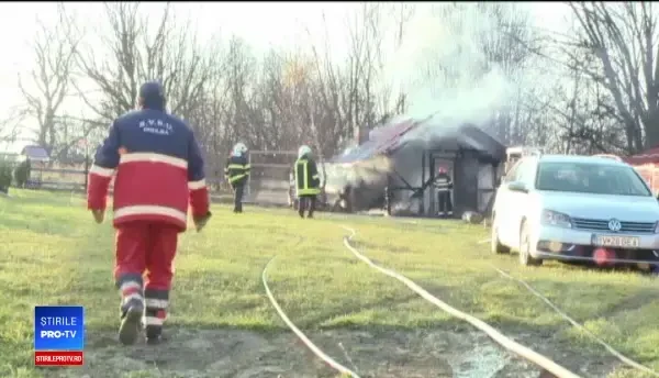 Copil de 9 ani, la spital cu arsuri după ce cabana în care se afla a luat foc