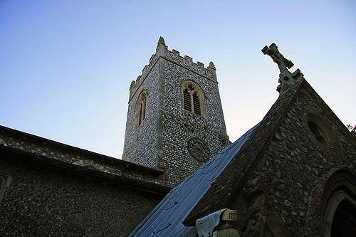 Un român a distrus o biserică istorică din Anglia ca să fure tabla de pe acoperiş