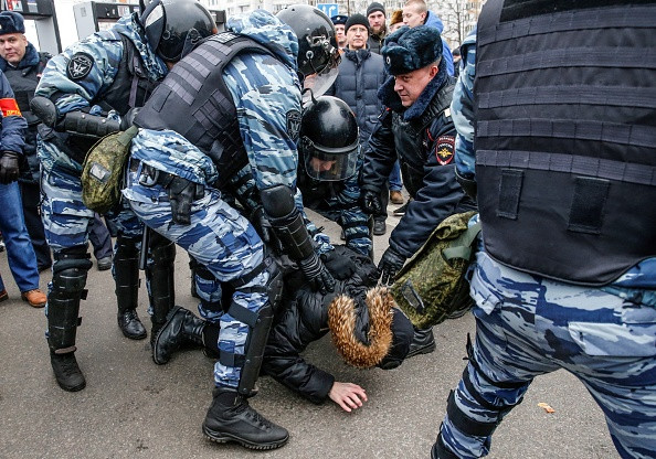 Poliția rusă anunță arestarea a 263 de persoane, pentru „încălcarea ordinii publice". Un ONG susține că numărul e mai mare