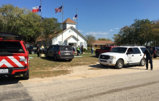 Atac armat într-o biserică din Texas. 27 de morți și 24 de răniți. Mesajul lui Donald Trump