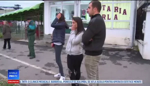 Trei mașini avariate, după ce o șoferiță ar fi întors pe linia dublă continuă