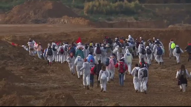 Sute de activiști, fugăriți de polițiștii germani, după ce au vrut să ocupe o mină