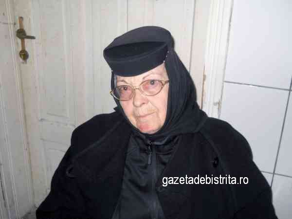 O măicuță de 79 de ani a fost bătută de un fost polițist: "L-am văzut pe diavol"