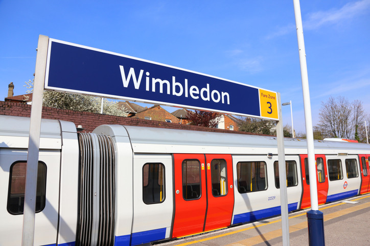 Un tren a deraiat în apropiere de stația Wimbledon, din Londra