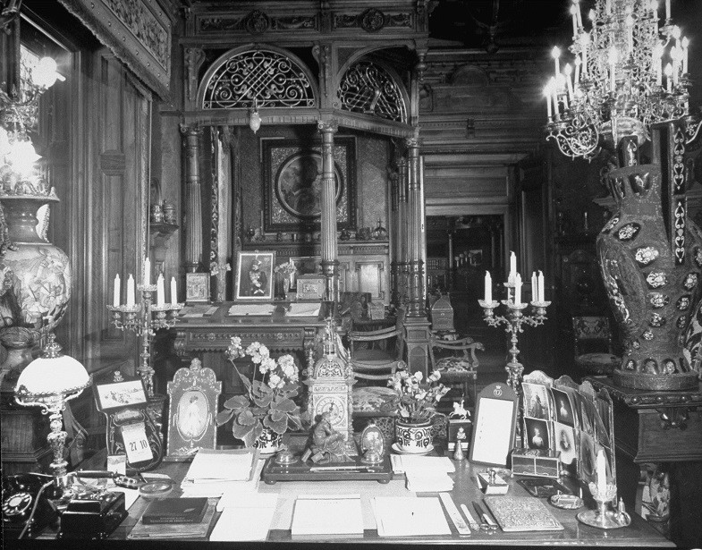 biroul regelui Carol al II-lea la Peleş