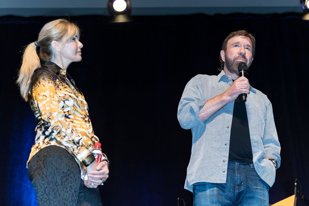 Chuck Norris susţine că soţia sa a fost "otrăvită" la scanarea RMN