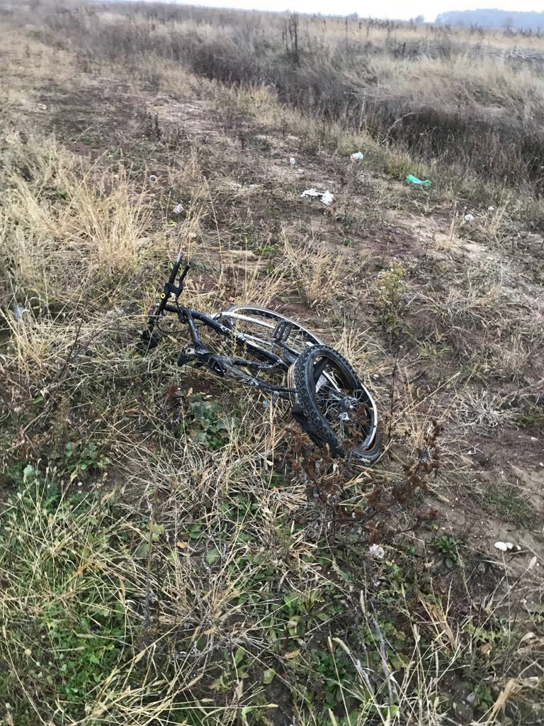 Biciclist lovit de un şofer beat care a încercat apoi să fugă. Martorii l-au oprit