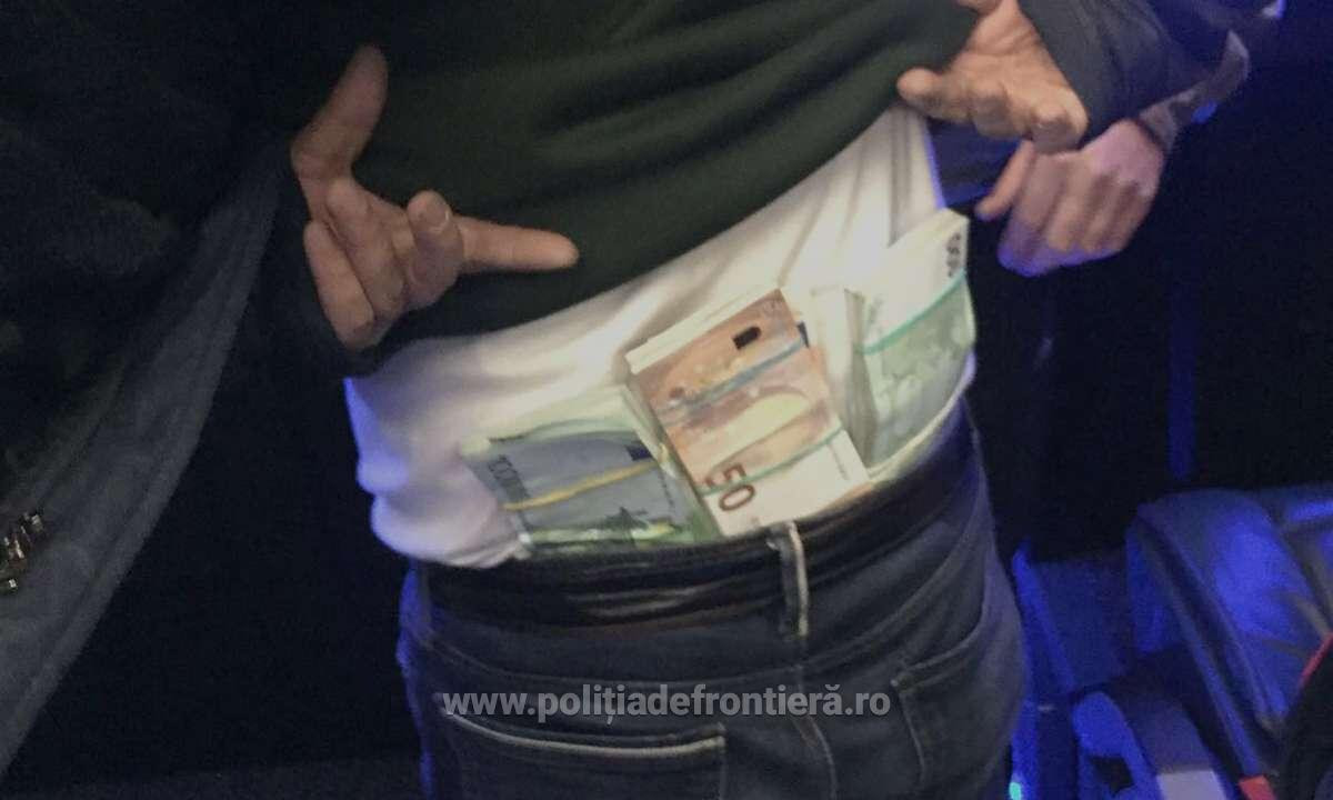 Cine este bărbatul prins când a încercat să scoată ilegal din România 230.000 de €