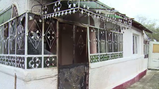 A vrut să aprindă aragazul și a declanșat o explozie în casă. Tânără de 29 de ani, grav rănită