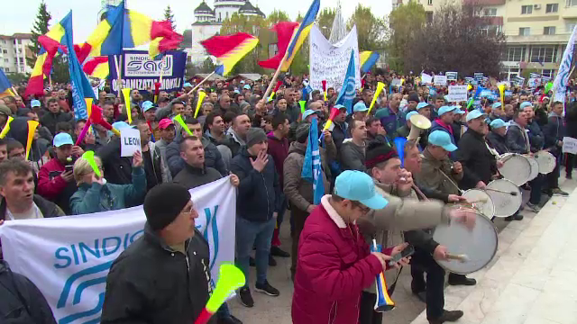 10.000 de salariați au protestat la uzina Dacia față de ”revoluția fiscală” anunțată de Guvern