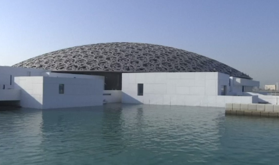 Muzeul Luvru din Abu Dhabi se pregăteşte să-şi deschidă porţile. Cum arată clădirea