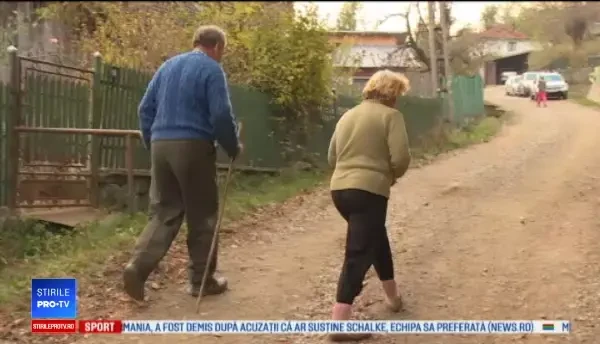 Şi-a violat mama de 90 de ani, bolnavă de Alzheimer. Vecinii i-au găsit dezbrăcaţi în casă