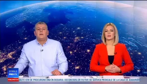 Bradul de Crăciun a fost instalat în Sibiu. Are 80 de ani și 20 de metri înălțime