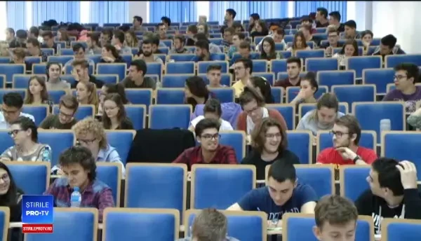 Criză de angajați în învățământul superior. Cum încearcă universitățile să atragă tinerii