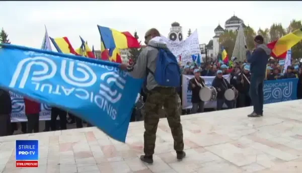 Tudose: Transferul contribuţiilor de la angajator la angajat se va face miercuri prin OUG