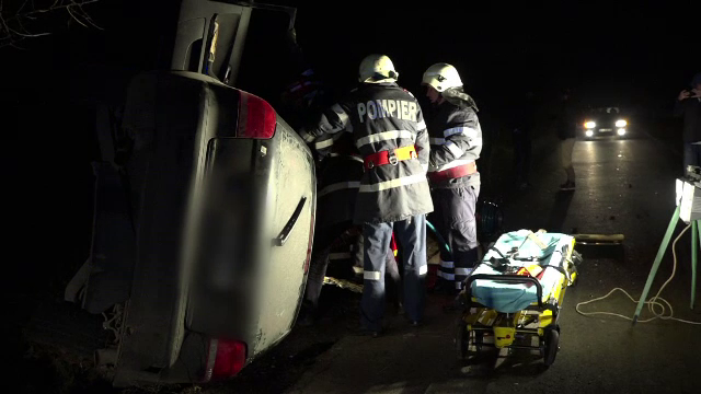Doi tineri, la un pas de moarte pe DN 29. Șoferul a pierdut controlul volanului