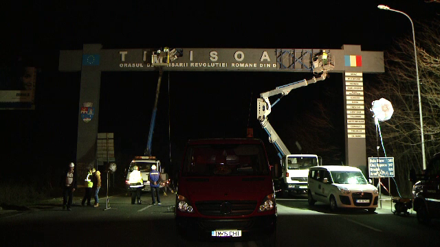 O poartă nouă la intrarea în Timișoara, după ce un tânăr a fost ucis de cea veche în timpul furtunii