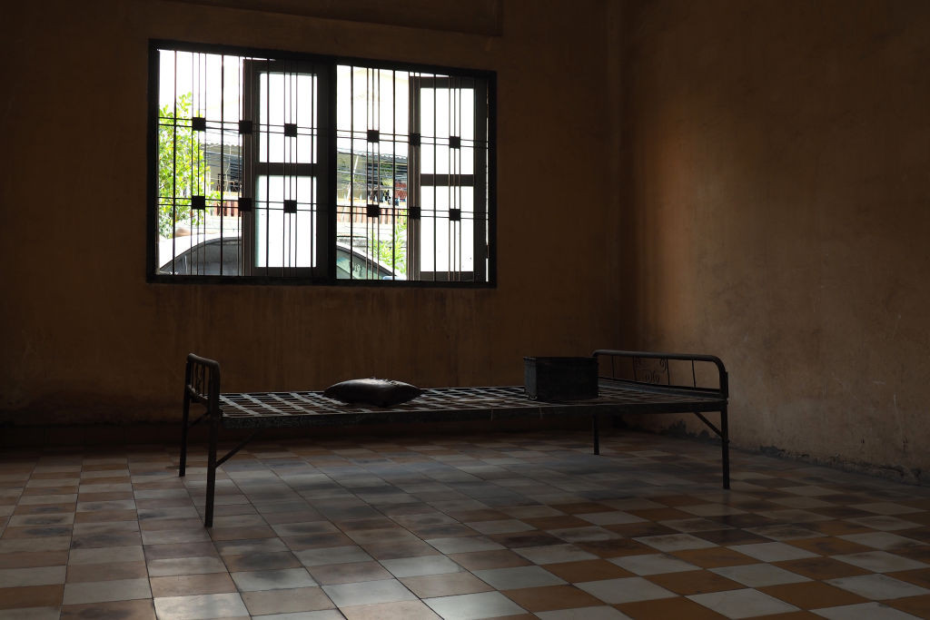 Zeci de bărbați din Sri Lanka, răpiți de pe stradă, torturați și violați. Guvernul ridică din umeri