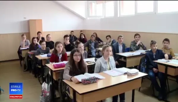 Elevii consideră temele grele și nașpa. Autoritățile le cer părerea părinților, online
