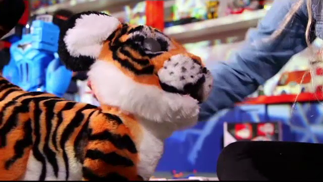 Producătorii de jucării se pregătesc pentru Crăciun. Dronele și animalele de pluș „inteligente”, printre favoritele copiilor