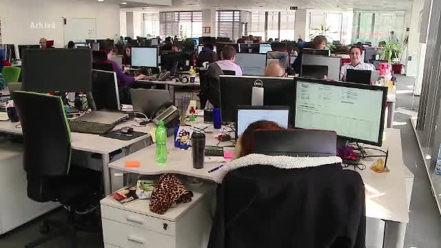 Angajatorii vor putea da lunar salariaților tichete culturale