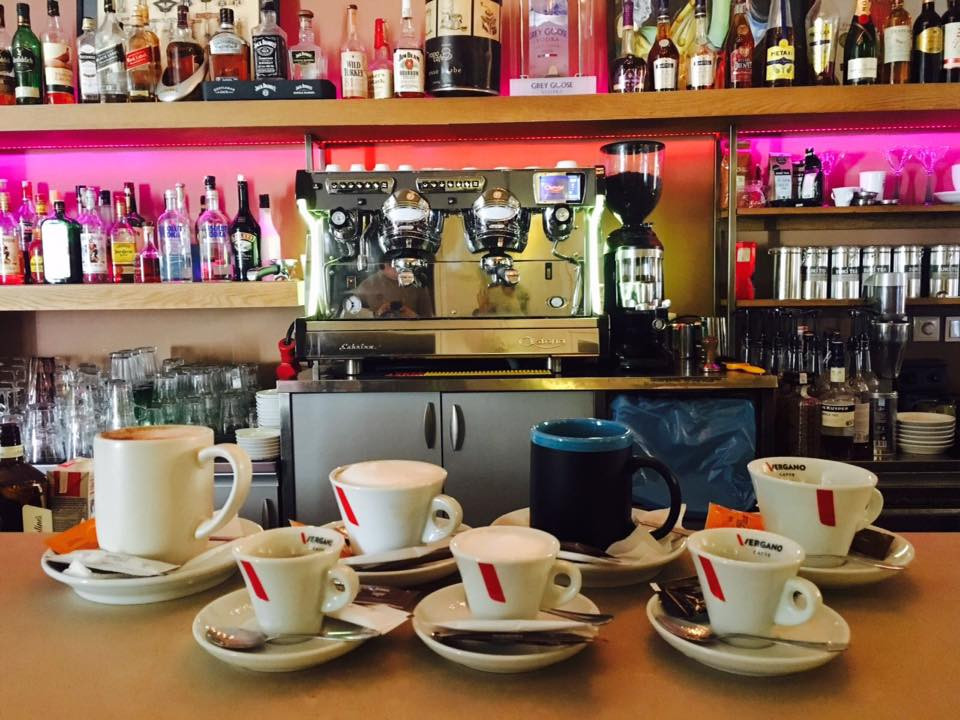 Un local din Suceava le dă cafea şi mic dejun gratis şoferilor care nu conduc băuţi