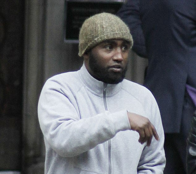 Guvernul britanic, obligat să plătească 80.000 de lire unui imigrant somalez, condamnat la închisoare de 13 ori