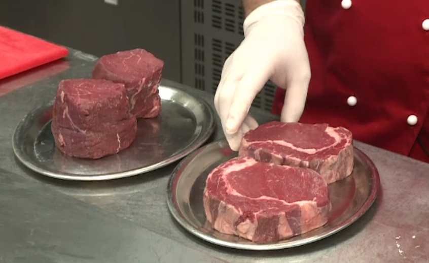 Ca într-un film SF, carnea produsă în laborator ar putea să ajungă anul acesta în restaurantele din SUA