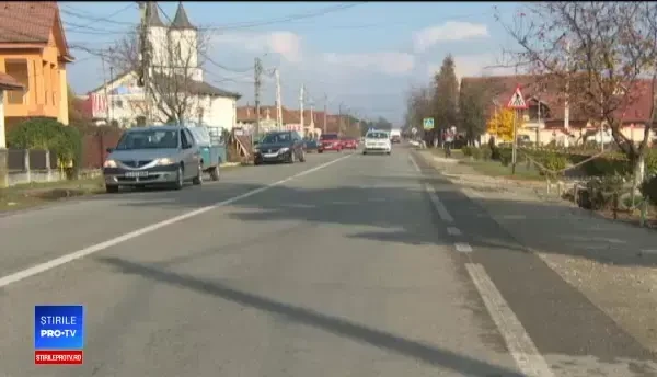 Miner spulberat de o mașină chiar în stația de autobuz