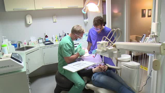 De ce se scumpesc intervențiile stomatologice în România: "Nu știm ce vom face în continuare”