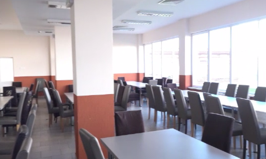 Campus şcolar, construit cu 2 milioane €, zace gol. "Aşa-i la noi, în România"