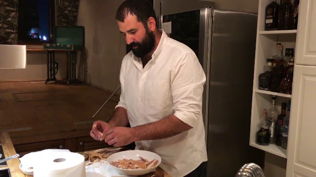 Am lăsat în restaurante 10 miliarde de lei în 2016. Ce mănâncă românii, duminică la ”România, te iubesc!”