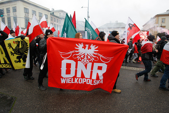 Zeci de mii de tineri ultranaționaliști au mărșăluit pe străzile din Polonia, într-o acțiune de extremă dreapta