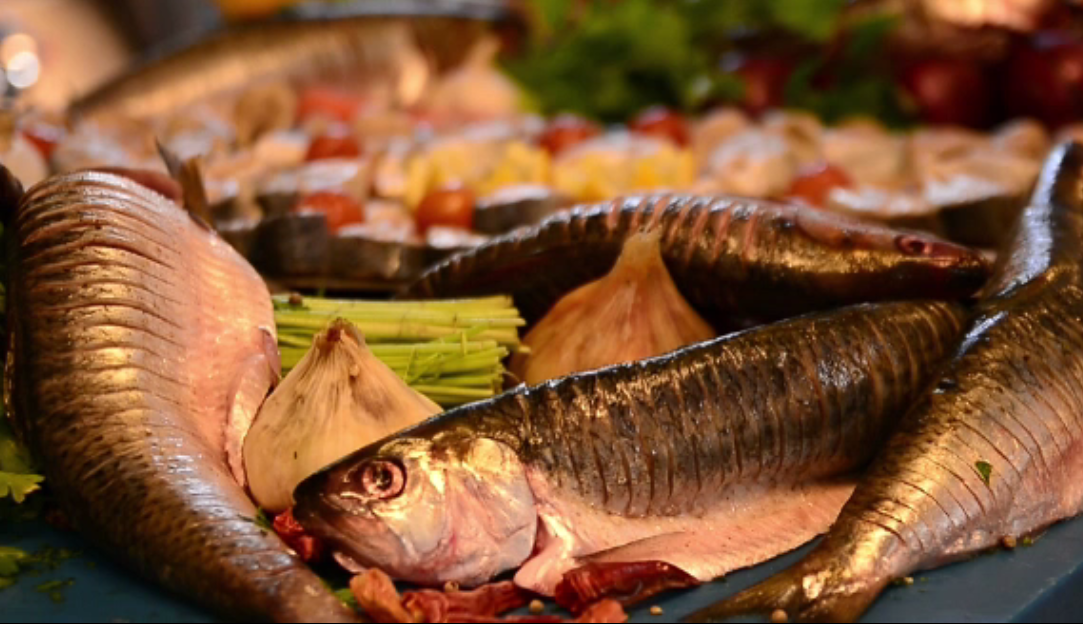Deliciile tradiționale din pește prins în Delta Dunării ajung tot mai mult în magazinele din țară