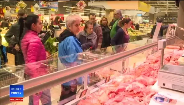 Masa de Crăciun va costa mai mult. Prețurile au crescut cu 20% la unele alimente