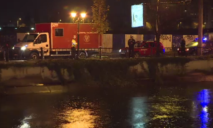 Un șofer de 23 de ani a ajuns cu mașina în Dâmbovița, vrând să evite o coliziune