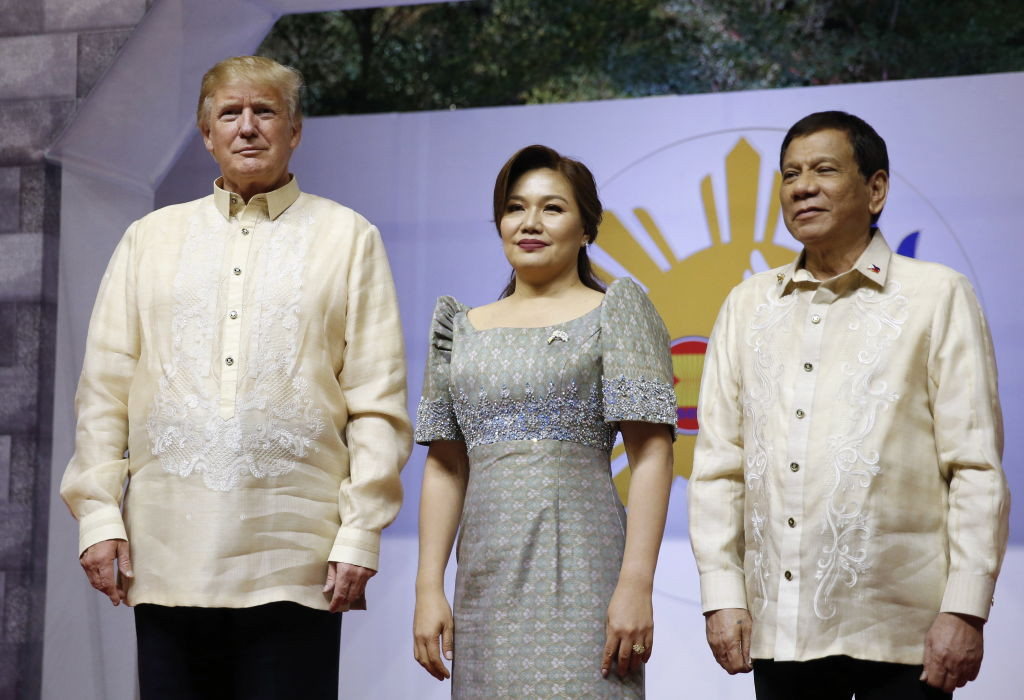 Sute de persoane au protestat împotriva lui Donald Trump, în Manila. GALERIE FOTO