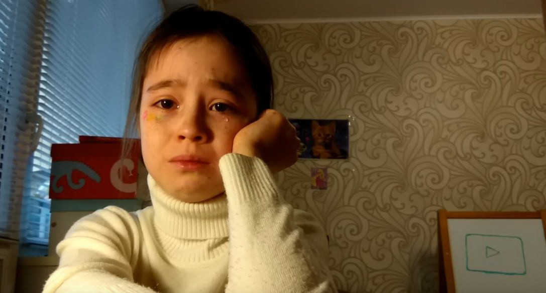 Reacția unei fetițe de 10 ani după ce la o întâlnire organizată de ea nu s-a prezentat nimeni