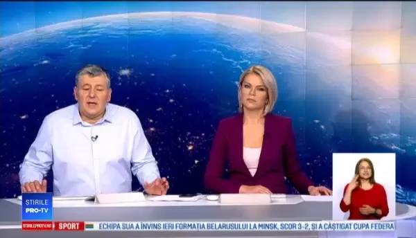 Un taxi din Capitală a luat foc după șoferul băut a intrat într-un stâlp