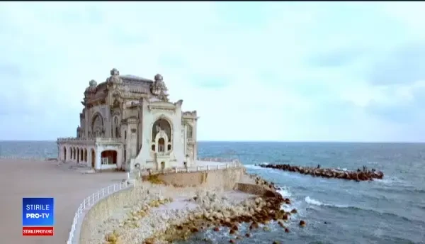 Cazinoul din Constanța, cândva o bijuterie, e azi o ruină. 8 milioane şi jumătate de euro, banii pentru reparaţii, blocaţi