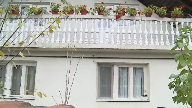 Oamenii din Arad sunt terorizați de hoți, care dau spargeri inclusiv ziua. Poliția recomandă .. 2 încuietori