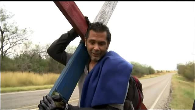 Omagiu neobișnuit, adus victimelor masacrului din Texas. Când l-au văzut, americanii au oprit mașinile