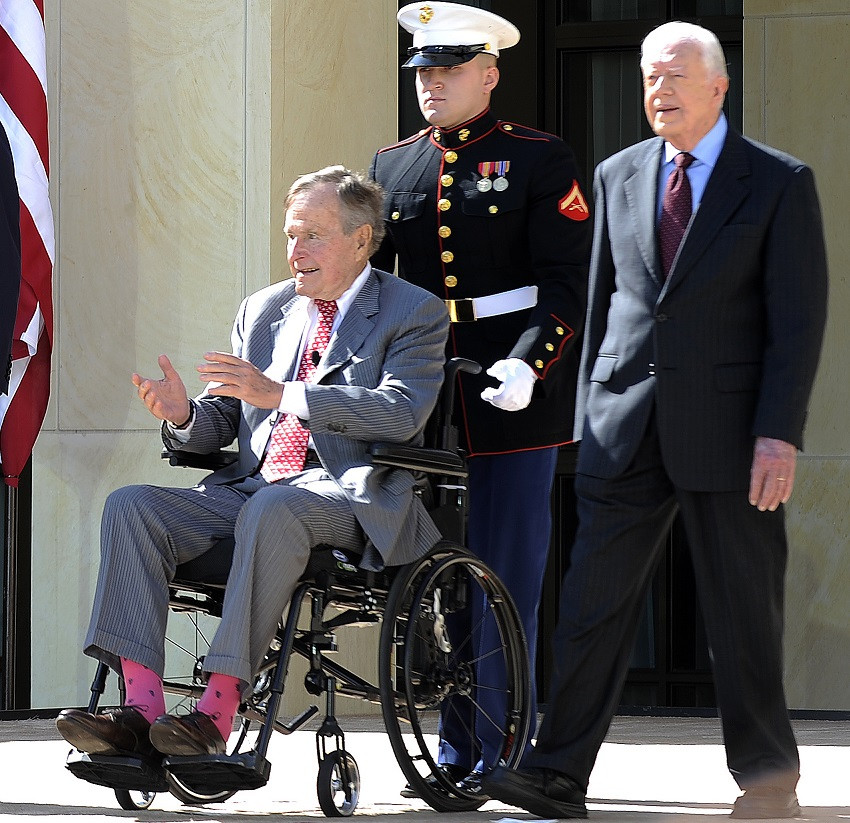 George Bush, acuzat că a pipăit 6 femei. Reacţia fostului preşedinte