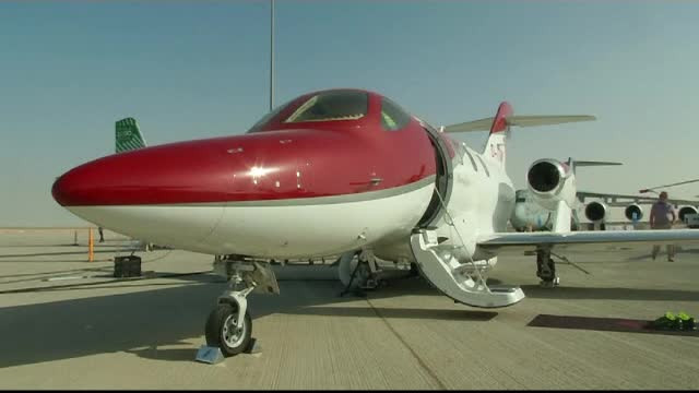 Lux la cel mai înalt nivel în Dubai. Cum arată un avion privat, îmbrăcat într-un lac cu praf de diamant