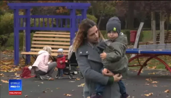 Cei care le interzic mamelor să alăpteze în public ar putea fi amendați cu până la 2.000 de lei