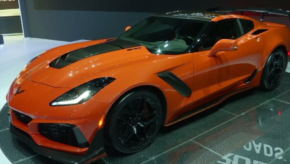 Cele mai rapide modele Corvette şi Land Rover, la Salonul Auto din Dubai