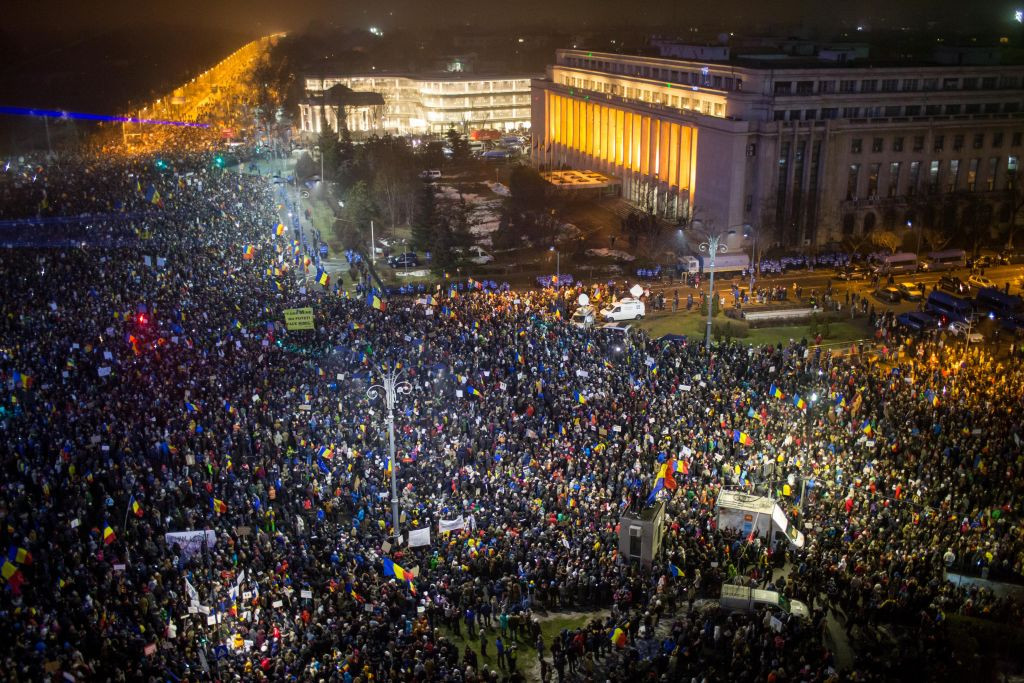 Parlamentul, criticat dur în raportul MCV. Cum vede Bruxelles-ul OUG 13 şi modificarea legilor justiţiei