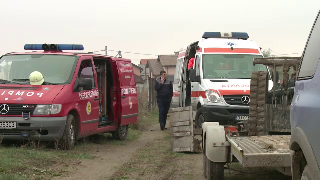 Un tânăr din Craiova a murit strivit de excavatorul pe care încerca să-l urce pe platformă