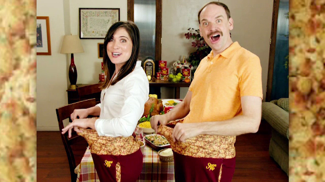 Pantalonii de Ziua Recunoștinței, destinați celor care înfulecă friptură peste măsură